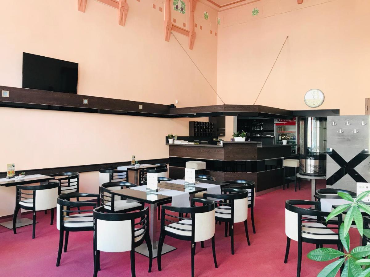 Hotel Bila Ruze Strakonice Εξωτερικό φωτογραφία